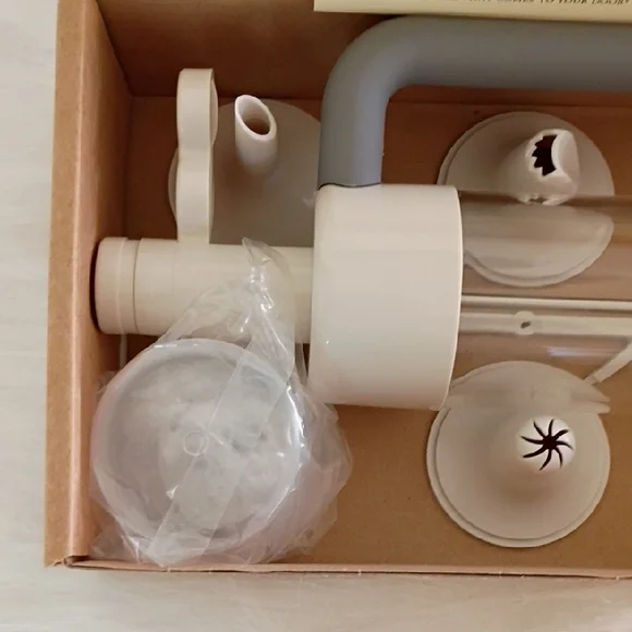 Pampered Chef Easy Accent Decorator - Cream and Gray - Picture 3 of 7